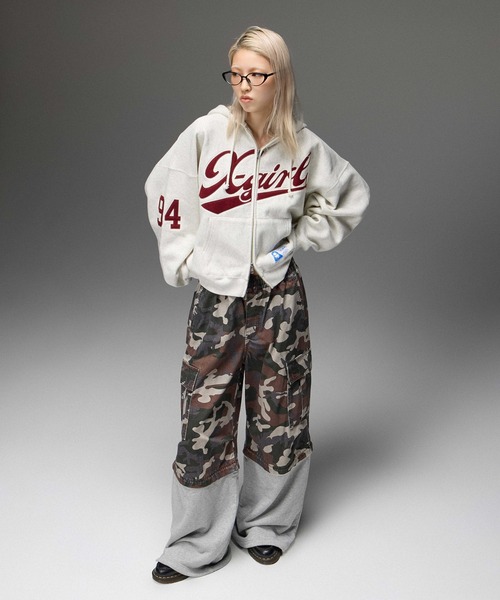 Champion(チャンピオン)の「X-girl x Champion REVERSE WEAVE(R) PATCHED LOGO ZIP UP HOODIE(パーカー・レディース・オートミール/ブラウン・M/S)」の3枚目の写真
