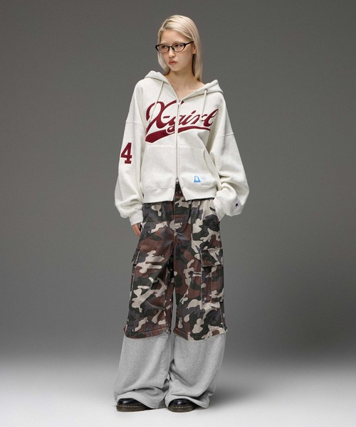 Champion(チャンピオン)の「X-girl x Champion REVERSE WEAVE(R) PATCHED LOGO ZIP UP HOODIE(パーカー・レディース・オートミール/ブラウン・M/S)」の4枚目の写真