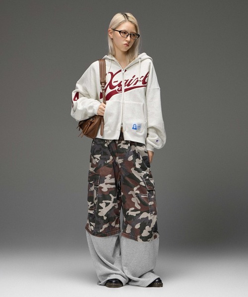 Champion(チャンピオン)の「X-girl x Champion REVERSE WEAVE(R) PATCHED LOGO ZIP UP HOODIE(パーカー・レディース・オートミール/ブラウン・M/S)」の8枚目の写真