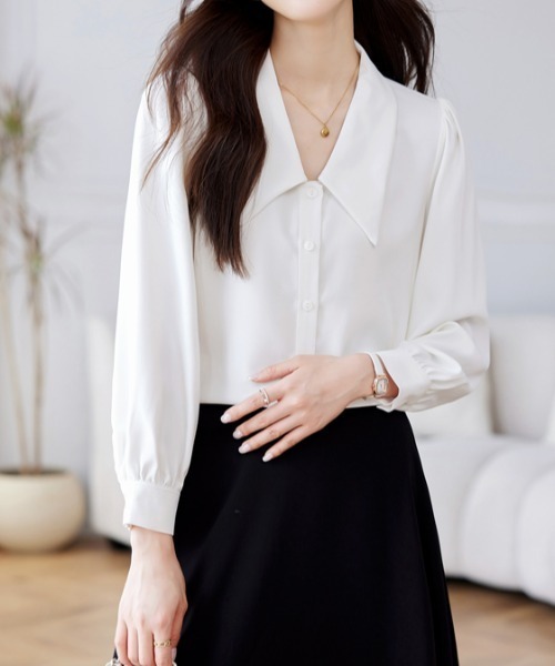 AMAJI（アマジ）の「ビッグカラー 長袖シャツ（シャツ/ブラウス・レディース・ホワイト・X-LARGE/LARGE/MEDIUM/SMALL）」の2枚目の写真