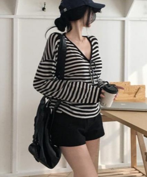 semplice(センプリチェ)の「カットソー【韓国ファッション】(Tシャツ/カットソー・レディース・ブラック/グレー・F)」の3枚目の写真