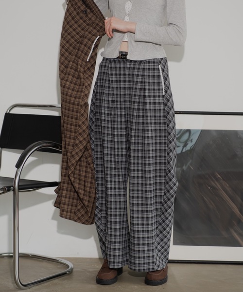 JUMELLE（ジュメロ）の「リラックスチェックパンツ（その他パンツ・レディース・ブラック/ブラウン・SMALL/MEDIUM）」の2枚目の写真