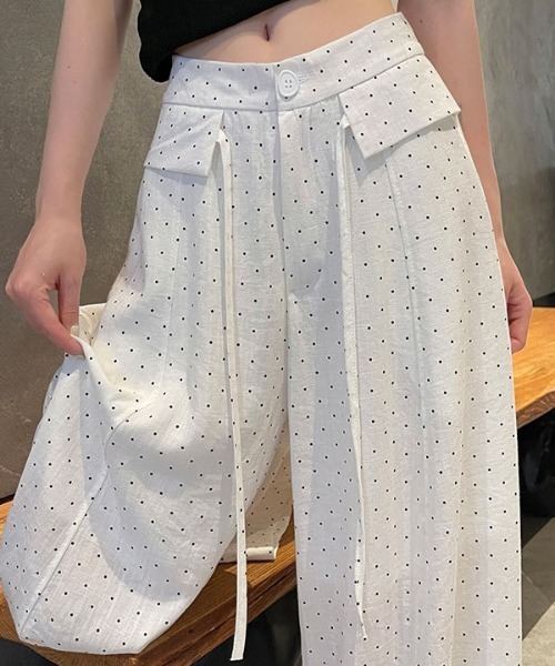 &soiree(アンドソワレ)の「ベルトデザインプチドットワイドパンツ(その他パンツ・レディース・ホワイト・MEDIUM/LARGE/X-LARGE/SMALL)」の3枚目の写真