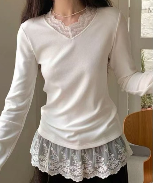 &soiree(アンドソワレ)の「レースレイヤードVネック長袖トップス(Tシャツ/カットソー・レディース・オフホワイト・X-LARGE/LARGE/MEDIUM/SMALL)」の3枚目の写真