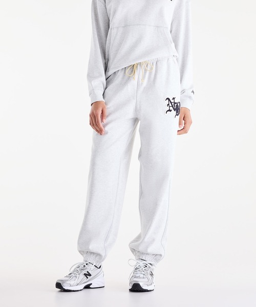 NEW BALANCE(ニューバランス)の「Varsity スウェットジョガー(裏毛)(スウェットパンツ・レディース・アッシュブラウン/ヘザーグレー・X-LARGE/LARGE/SMALL/MEDIUM)」の2枚目の写真