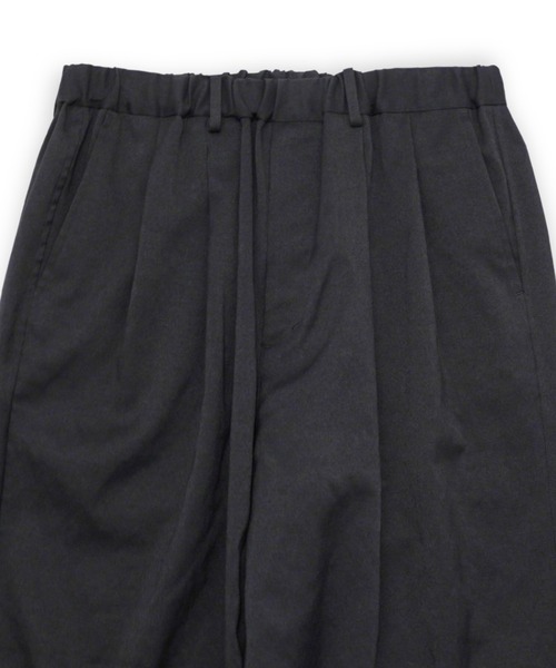yoko sakamoto（ヨーコサカモト）の「【YOKO SAKAMOTO】 DOUBLE PLEATED WIDE EASY PANTS（その他パンツ・メンズ・ブラック・SMALL/MEDIUM/LARGE）」の2枚目の写真