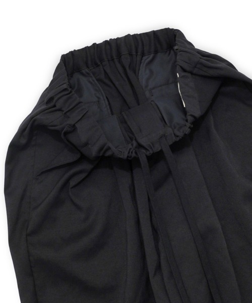 yoko sakamoto（ヨーコサカモト）の「【YOKO SAKAMOTO】 DOUBLE PLEATED WIDE EASY PANTS（その他パンツ・メンズ・ブラック・SMALL/MEDIUM/LARGE）」の3枚目の写真