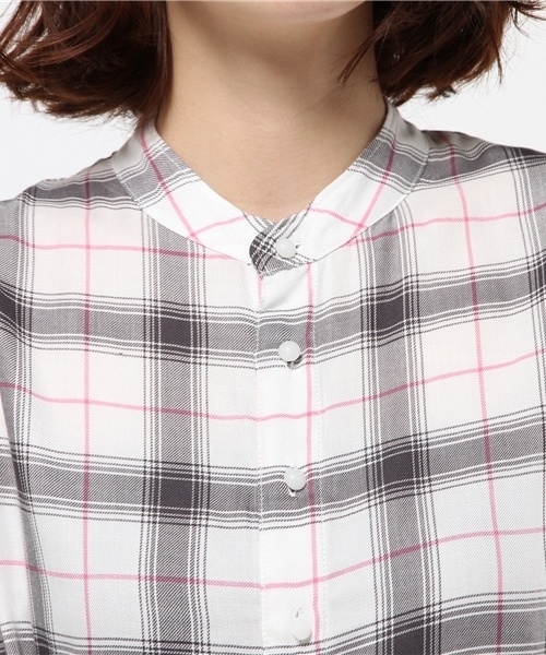X-girl(エックスガール)の「PLAID SLEEVELESS SHIRT /シャツ/ブラウス/チェック/シンプル/刺繍/袖なし/ノースリーブ(シャツ/ブラウス・レディース・ホワイト/ブラック・1/2)」の6枚目の写真