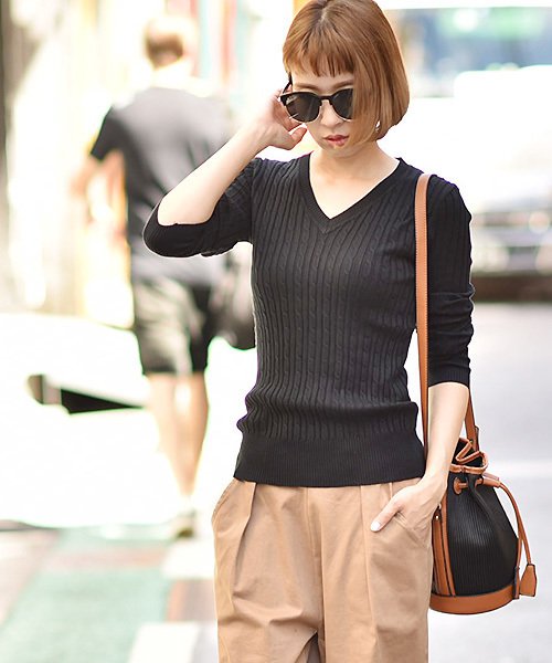 coca（coca）（コカ）の「優しい肌触りのVネックケーブルニット（ニット/セーター・レディース・グレー/ネイビー/ブラック/ワイン/ホワイト・ONE SIZE/M/L）」の22枚目の写真