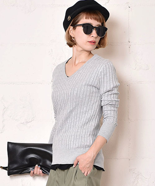 coca（coca）（コカ）の「優しい肌触りのVネックケーブルニット（ニット/セーター・レディース・グレー/ネイビー/ブラック/ワイン/ホワイト・ONE SIZE/M/L）」の7枚目の写真