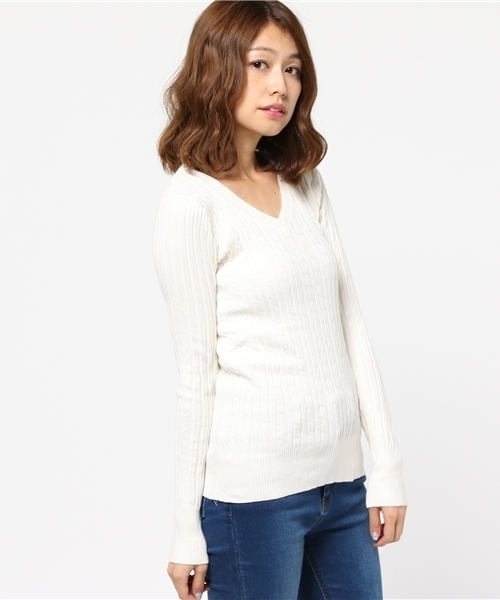 coca（coca）（コカ）の「優しい肌触りのVネックケーブルニット（ニット/セーター・レディース・グレー/ネイビー/ブラック/ワイン/ホワイト・ONE SIZE/M/L）」の17枚目の写真