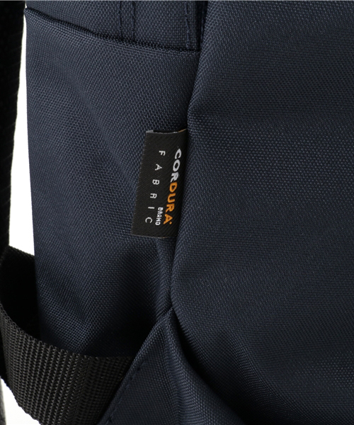 THE CASUAL(カジュアル)の「日本製コーデュラナイロンスクエアデイパック(バックパック/リュック・メンズ・チャコール/ネイビー・FREE)」の5枚目の写真