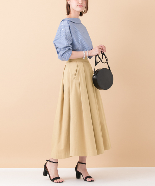 URBAN RESEARCH（アーバンリサーチ）の「UR チノタックロングスカート（スカート・レディース・オフホワイト/ベージュ・38/36）」の2枚目の写真