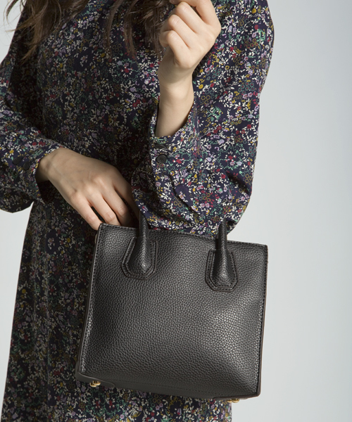 PLAIN CLOTHING（プレーンクロージング）の「ボックススクエアハンドバッグ【PLAIN CLOTHING】（ショルダーバッグ・レディース・ブラック/グレー/レッド・FREE）」の2枚目の写真