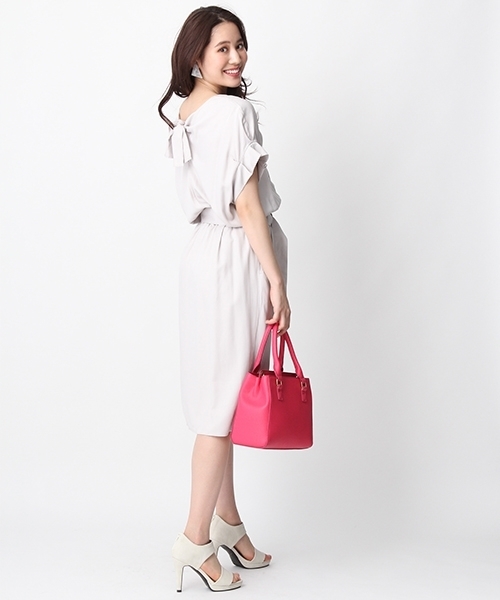 Andemiu（アンデミュウ）の「【WEB限定】バックリボンタックワンピース748886（ワンピース・レディース・ブルー/カーキ/ライトグレー・FREE）」の2枚目の写真