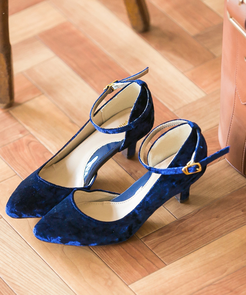 flune（フリューン）の「サイドカット ストラップパンプス（パンプス・レディース・キャメル/グレー/ブラック系その他/ナチュラル/ホワイト/ベージュ系その他/スモークピンク/ピンク系その他/その他/ブラック系その他2/ピンク/グリーン系その他/ブラック/カーキ/モカ/ゴールド/シルバー/レッド系その他/ボルドー/ブルー系その他/ブラック系その他3/ピンク系その他2/その他2/グレー系その他/ライトベージュ/ライトグリーン/その他3/ライトグレー・21.5cm/21.0cm/24.0cm/23.0cm/24.5cm/22.5cm/25.0cm/26.0cm/27.0cm/26.5cm/23.5cm/25.5cm/22.0cm）」の16枚目の写真