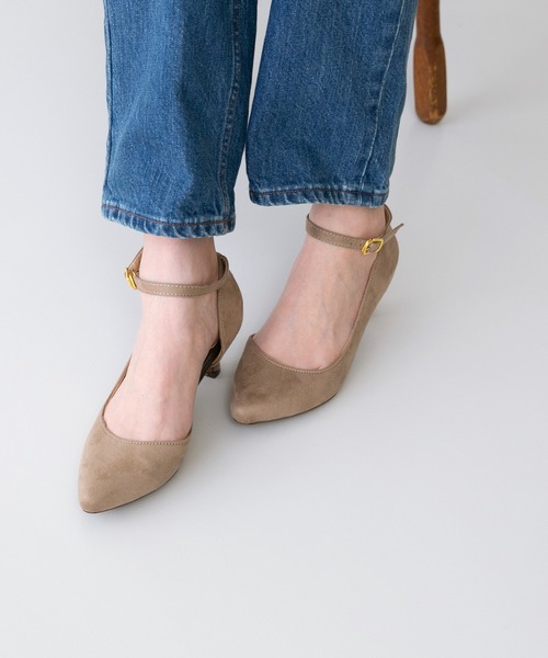 flune（フリューン）の「サイドカット ストラップパンプス（パンプス・レディース・キャメル/グレー/ブラック系その他/ナチュラル/ホワイト/ベージュ系その他/スモークピンク/ピンク系その他/その他/ブラック系その他2/ピンク/グリーン系その他/ブラック/カーキ/モカ/ゴールド/シルバー/レッド系その他/ボルドー/ブルー系その他/ブラック系その他3/ピンク系その他2/その他2/グレー系その他/ライトベージュ/ライトグリーン/その他3/ライトグレー・21.5cm/21.0cm/24.0cm/23.0cm/24.5cm/22.5cm/25.0cm/26.0cm/27.0cm/26.5cm/23.5cm/25.5cm/22.0cm）」の9枚目の写真