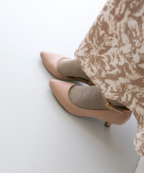 flune（フリューン）の「サイドカット ストラップパンプス（パンプス・レディース・キャメル/グレー/ブラック系その他/ナチュラル/ホワイト/ベージュ系その他/スモークピンク/ピンク系その他/その他/ブラック系その他2/ピンク/グリーン系その他/ブラック/カーキ/モカ/ゴールド/シルバー/レッド系その他/ボルドー/ブルー系その他/ブラック系その他3/ピンク系その他2/その他2/グレー系その他/ライトベージュ/ライトグリーン/その他3/ライトグレー・21.5cm/21.0cm/24.0cm/23.0cm/24.5cm/22.5cm/25.0cm/26.0cm/27.0cm/26.5cm/23.5cm/25.5cm/22.0cm）」の19枚目の写真