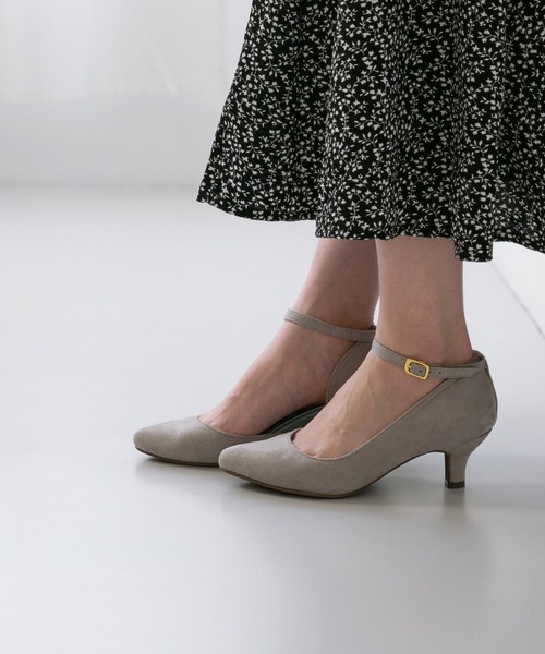 flune（フリューン）の「サイドカット ストラップパンプス（パンプス・レディース・キャメル/グレー/ブラック系その他/ナチュラル/ホワイト/ベージュ系その他/スモークピンク/ピンク系その他/その他/ブラック系その他2/ピンク/グリーン系その他/ブラック/カーキ/モカ/ゴールド/シルバー/レッド系その他/ボルドー/ブルー系その他/ブラック系その他3/ピンク系その他2/その他2/グレー系その他/ライトベージュ/ライトグリーン/その他3/ライトグレー・21.5cm/21.0cm/24.0cm/23.0cm/24.5cm/22.5cm/25.0cm/26.0cm/27.0cm/26.5cm/23.5cm/25.5cm/22.0cm）」の7枚目の写真