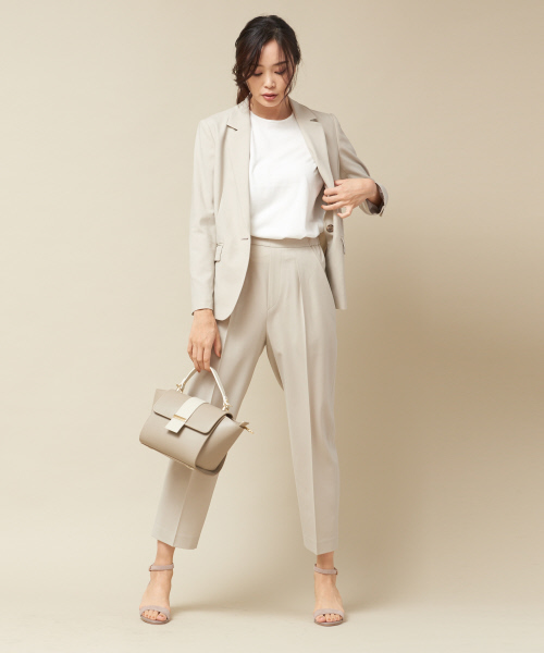 qualite（カリテ）の「2WAYストレッチジャケット（テーラードジャケット・レディース・ブラック/ベージュ・40/38/36）」の4枚目の写真