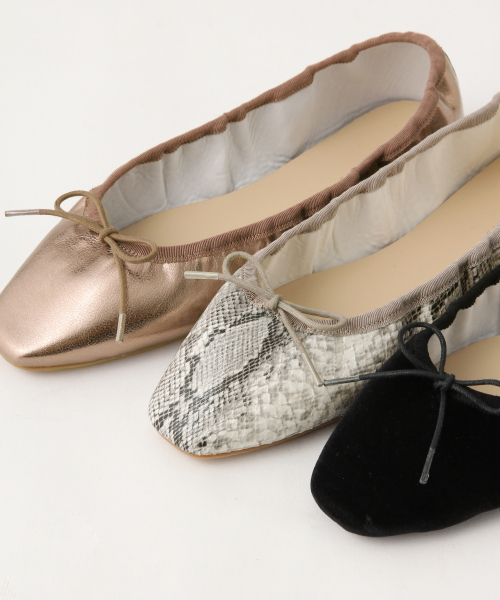 A part by（アパートバイ）の「シャーリングバレエシューズ　847988（バレエシューズ・レディース・ブラック/グレー系その他/ゴールド系その他/シルバー/ブラック系その他/ホワイト/ライトベージュ/グレー系その他6・MEDIUM/LARGE）」の18枚目の写真