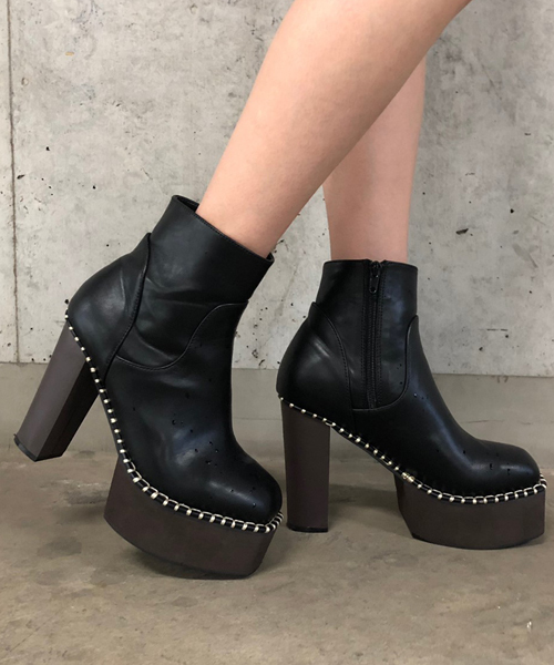 ENVYM（アンビー）の「ステッチショートブーツ（ブーツ・レディース・ブラウン/ブラック・22.5㎝/23.5㎝/24.5㎝）」の2枚目の写真