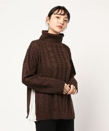 サイド切り替えタートルネックケーブルニットトップス