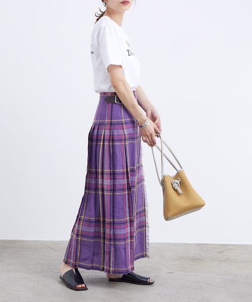 ADAM ET ROPE'(アダムエロペ)の「レザースリットスライダーサンダル(サンダル・レディース・ブラック/ベージュ/レッド・36/37/38)」の4枚目の写真