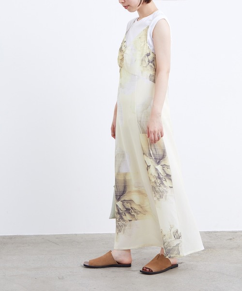 ADAM ET ROPE'(アダムエロペ)の「レザースリットスライダーサンダル(サンダル・レディース・ブラック/ベージュ/レッド・36/37/38)」の5枚目の写真