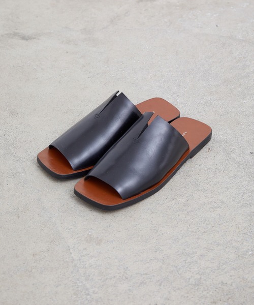 ADAM ET ROPE'(アダムエロペ)の「レザースリットスライダーサンダル(サンダル・レディース・ブラック/ベージュ/レッド・36/37/38)」の8枚目の写真