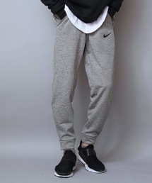 NIKE（ナイキ）の「【NIKE/ナイキ】ＴＨＥＲＭＡ　テーパードパンツ　９３２２５６　体温を外に逃がさず暖かさをキープ（スウェットパンツ・レディース）」
