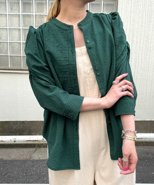 CIAOPANIC（チャオパニック）の「チェック柄袖ボリュームギャザーブラウス（シャツ/ブラウス・レディース・ベージュ/グリーン/オフホワイト/ネイビー・FREE）」の3枚目の写真