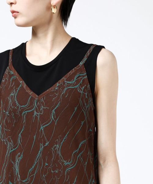 STUNNING LURE（スタニングルアー）の「プリントバイヤスキャミワンピース（ワンピース・レディース・ブラウン・1/2/0）」の5枚目の写真