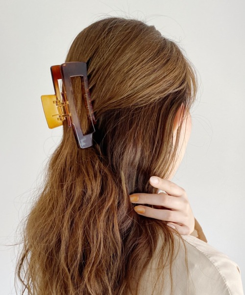 iso（イソ）の「スクエアヘアクリップ（バレッタ/ヘアクリップ・レディース・ブラック/ベージュ/アイボリー/その他1/グレイッシュベージュ・FREE）」の5枚目の写真