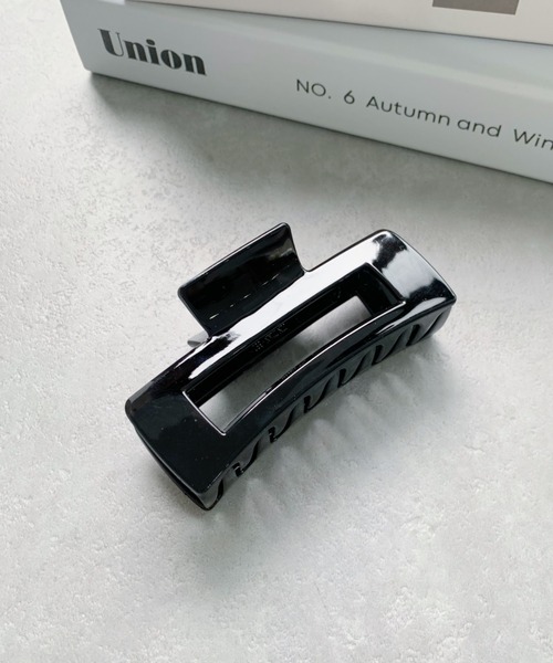 iso（イソ）の「スクエアヘアクリップ（バレッタ/ヘアクリップ・レディース・ブラック/ベージュ/アイボリー/その他1/グレイッシュベージュ・FREE）」の2枚目の写真