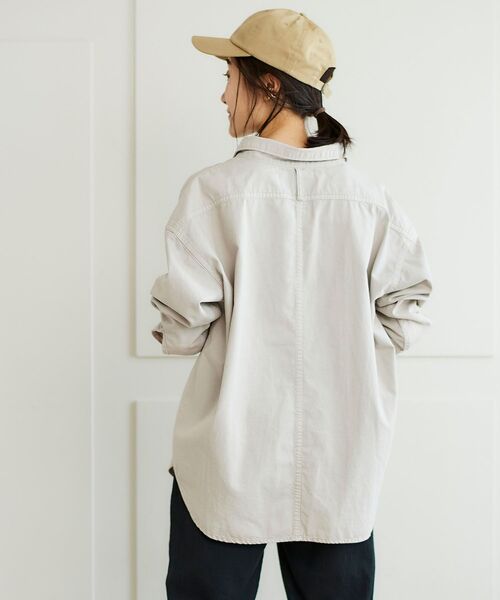 le.coeur blanc(ルクールブラン)の「フラップポケットワークシャツ(シャツ/ブラウス・レディース・グレイッシュベージュ/ネイビー・FREE)」の18枚目の写真