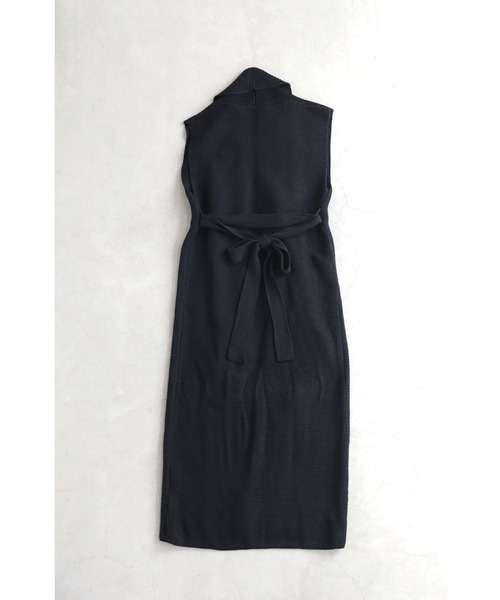 黒）縦長ラインでスッキリ魅せるニットロングベスト（ベスト）｜CAWAII