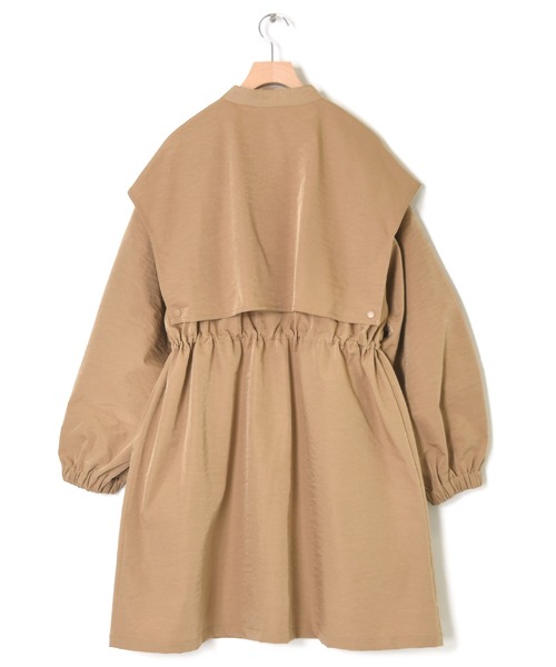 w closet（ダブルクローゼット）の「ポリナイロンツイルケープジャケットコート（ノーカラーコート・レディース・ライトカーキ/ベージュ・FREE）」の4枚目の写真
