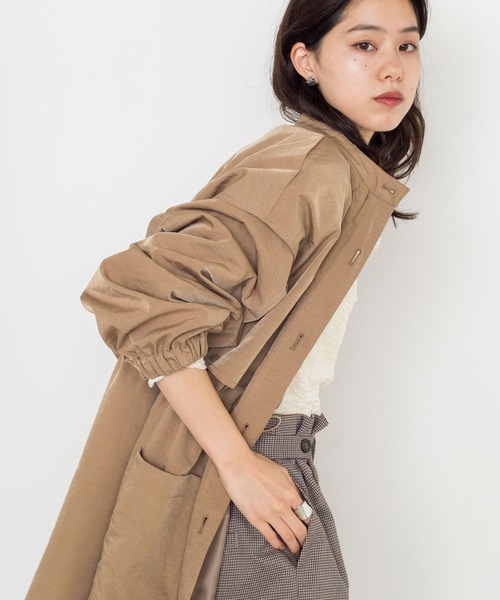 w closet（ダブルクローゼット）の「ポリナイロンツイルケープジャケットコート（ノーカラーコート・レディース・ライトカーキ/ベージュ・FREE）」の8枚目の写真