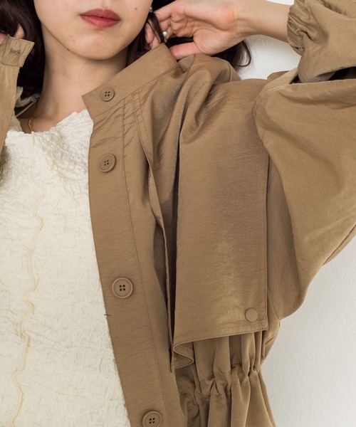 w closet（ダブルクローゼット）の「ポリナイロンツイルケープジャケットコート（ノーカラーコート・レディース・ライトカーキ/ベージュ・FREE）」の9枚目の写真