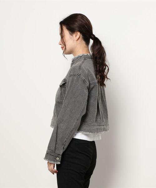 COLONY 2139（コロニートゥーワンスリーナイン）の「デニムノーカラー短丈Gジャン（デニムジャケット・レディース・ブルー/ブラック・FREE）」の4枚目の写真