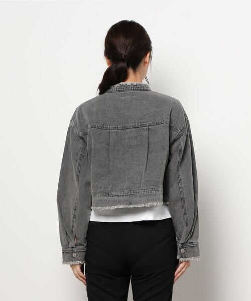 COLONY 2139（コロニートゥーワンスリーナイン）の「デニムノーカラー短丈Gジャン（デニムジャケット・レディース・ブルー/ブラック・FREE）」の5枚目の写真