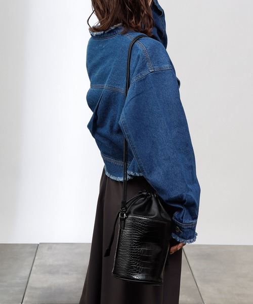 COLONY 2139（コロニートゥーワンスリーナイン）の「デニムノーカラー短丈Gジャン（デニムジャケット・レディース・ブルー/ブラック・FREE）」の13枚目の写真