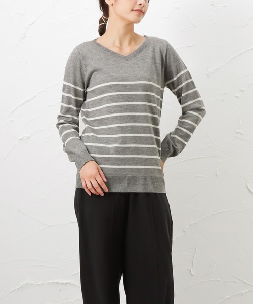 NAVY(ネイビー)の「洗えるニット 12GパネルボーダーVネックプルオーバー(ニット/セーター・レディース・ベージュ/グリーン/グレー・L/M)」の2枚目の写真