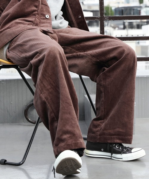 ８(eight)（エイト）の「太ピッチコーデュロイワイドパンツ（チノパンツ・メンズ・アイボリー/ブラック/ダークグリーン/ダークブラウン/ダークブルー・MEDIUM/SMALL/LARGE）」の4枚目の写真