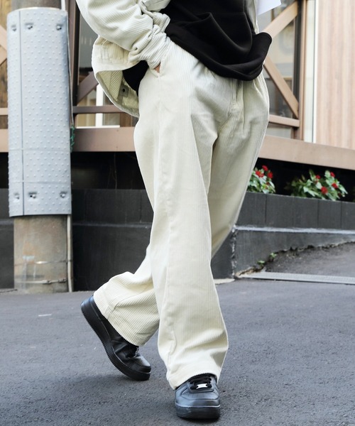 ８(eight)（エイト）の「太ピッチコーデュロイワイドパンツ（チノパンツ・メンズ・アイボリー/ブラック/ダークグリーン/ダークブラウン/ダークブルー・MEDIUM/SMALL/LARGE）」の7枚目の写真