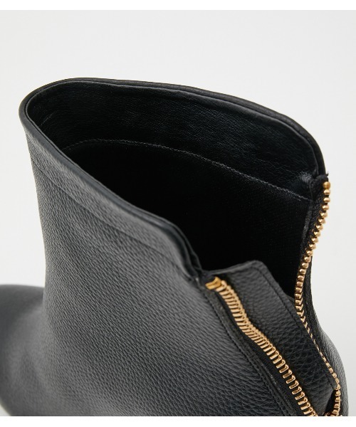 crie conforto（クリーコンフォルト）の「バックZIPフェイクレザーショートブーツ（ブーツ・レディース・アイボリー/ブラック/ブラウン・SMALL/MEDIUM/LARGE）」の7枚目の写真