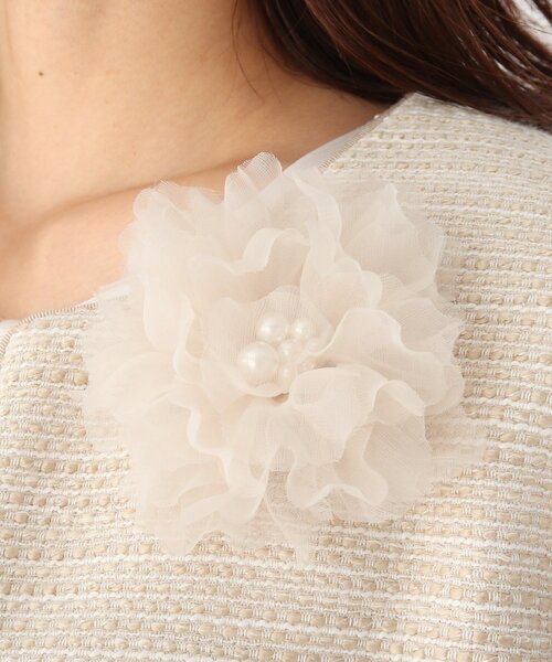 OPAQUE.CLIP（オペークドットクリップ）の「◆フェイクパール付きコサージュ（ブローチ/コサージュ・レディース・ネイビー/ライトベージュ・00）」の6枚目の写真