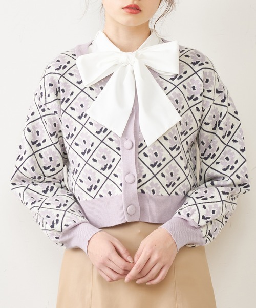 OLIVE des OLIVE（オリーブデオリーブ）の「ジャガードカーディガン（カーディガン/ボレロ・レディース・オフホワイト/ブラック/ラベンダー/グレー・FREE）」の2枚目の写真