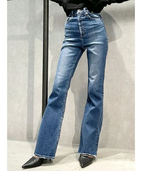 GYDA（ジェイダ）の「H/W spread フレアデニムパンツ（デニムパンツ・レディース・ライトブルー/ブルー・SMALL/X-SMALL/MEDIUM）」の3枚目の写真